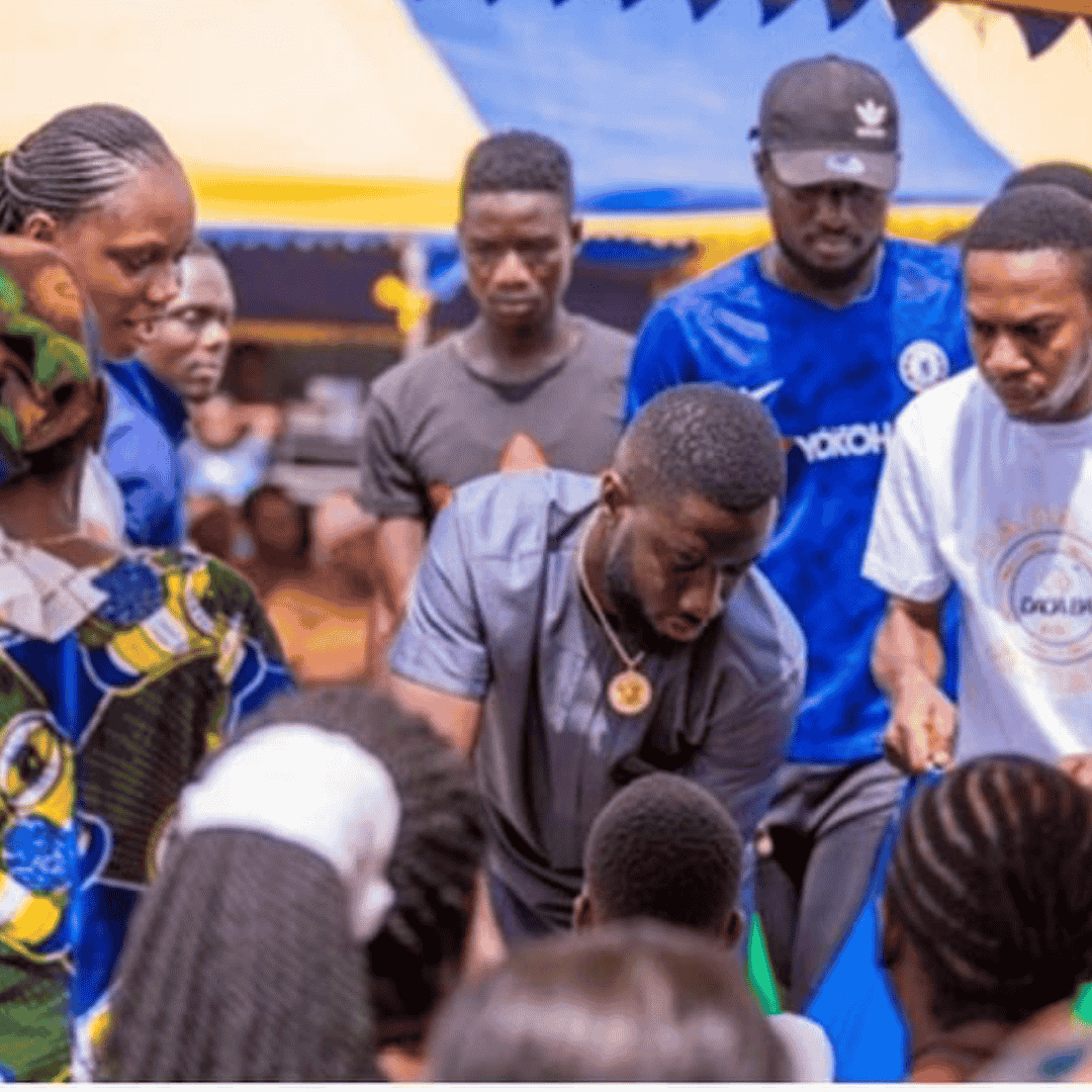 Volunteers and community members at a Dadaba Foundation project